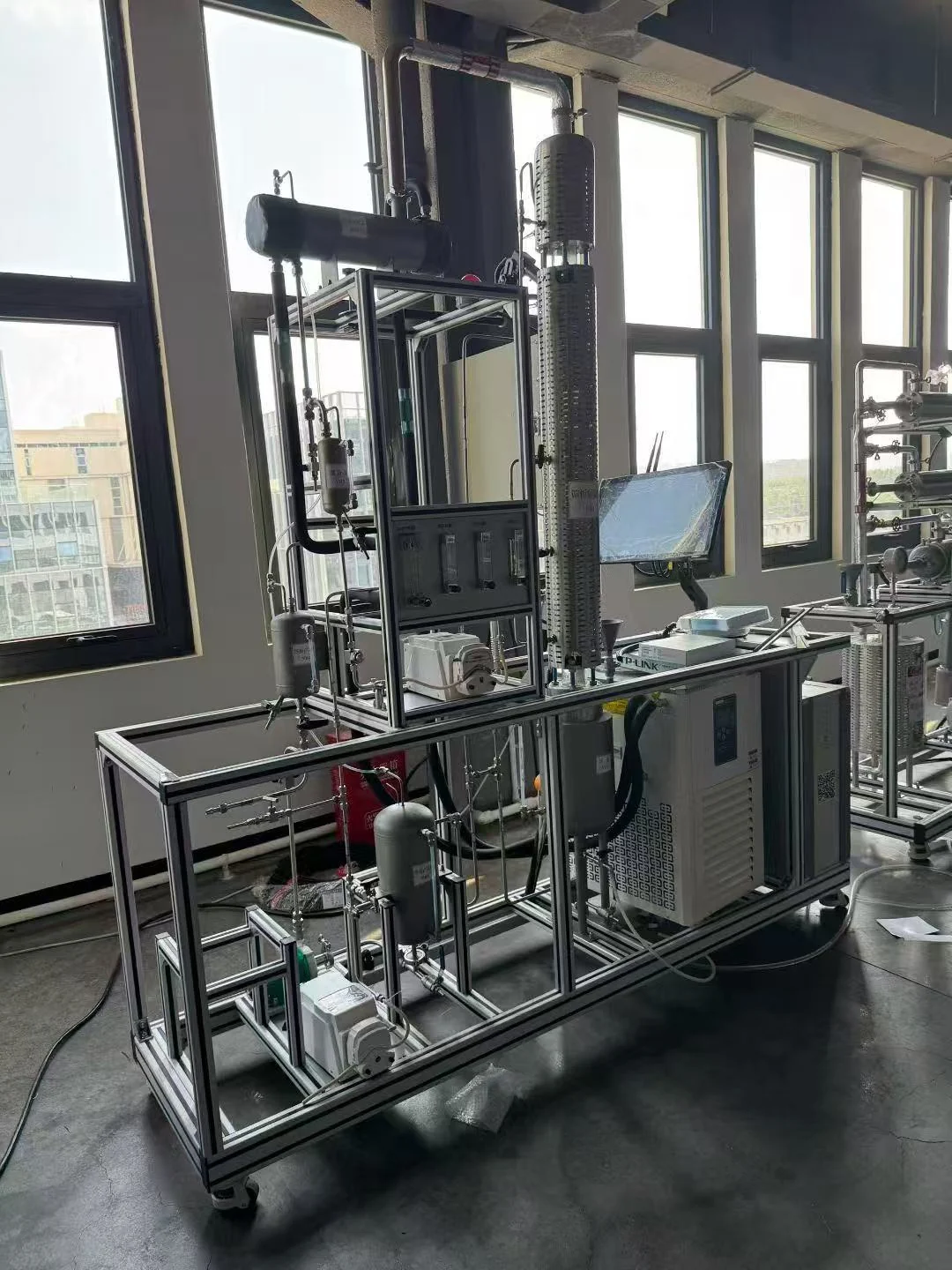 Sieve-Tray Distillation Unit